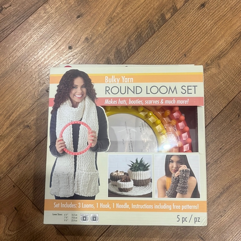 Round knitting loom set